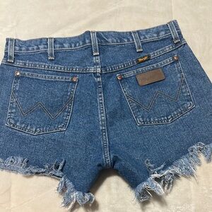 Wrangler shorts size 31.